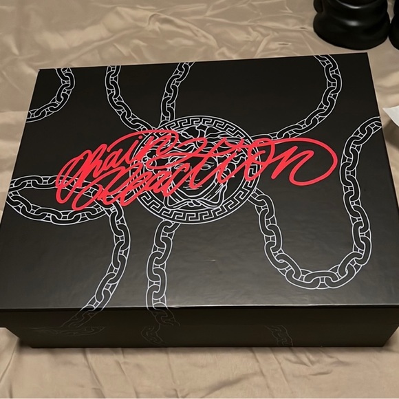 ALL BLACK VERSACE CHAIN REACTIONS - Picture 6 of 7